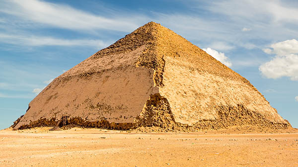 Pirâmide de Sneferu - pirâmide curvada