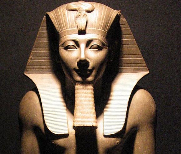 Estátua de Thutmose III